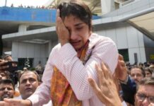 A Rare Gold Medal For Phogat | Mango News Telugu