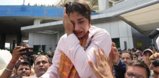 A Rare Gold Medal For Phogat | Mango News Telugu