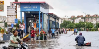 AP CM Explained The Damage Caused By The Floods, Damage Caused By The Floods, AP CM Explained The Damage, Floods Damage In AP, AP Floods, Center Guarantee For AP, Vijayawada Floods, The Hardships Of The Flood, Flood Victims, Rain Alert, Officials Have Been Alerted, Heavy Rain Are Falling Across AP, Heavy Rain In AP, Weather Report, Red Alert, AP, Heavy Rain, Andhra Pradesh, AP Rains, AP Live Updates, Political News, Mango News, Mango News Telugu