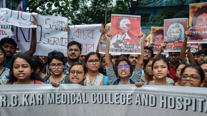 RG Kar Medical College Junior Doctors Wrote Letters To The Prime Minister And The President, Letters To The Prime Minister And The President, Kolkata Junior Doctors Protests, President Draupadi Murmu’s Letter To Prime Minister Narendra Modi, RG Kar Medical In Kolkata, West Bengal Junior Doctors Front, Doctor Rape Case, Kolkata Trainee Doctor Rape Case, Sanjoy Roy, Kolkata Latest News, Doctor Case Kolkata, Kolkata Live Updates, Kolkata Breaking News, Live News, Mango News, Mango News Telugu