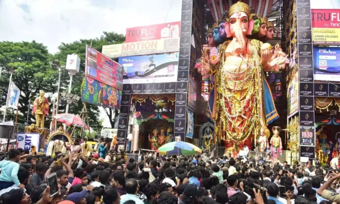 Do You Know The Hundi Income Of Ganesha Of Khairatabad, Hundi Income Of Ganesha Of Khairatabad, Hundi Income, Khairatabad Ganesh Hundi Income, Khairatabad Ganesh Income, Rs. 1.10 Crore, Hundi Income Of Khairatabad Ganesh, Khairatabad Ganesh, Khairatabad Ganesh Broke Records, Ganesh Immersion, Hussain Sagar, Hyderabad Ganesh Festival, Hyderabad, Traffic Rules, Lord Vinayaka, Balapur Ganesh, Khairatabad Ganesh, Telangana Government, Telangana Police, Hyderabad Live Updates, Latest Hyderabad News, TS Live Updates, Mango News, Mango News Telugu