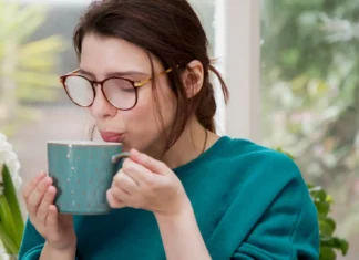 Hot Water Should Not Be Drunk, Some Disadvantages Of Drinking Too Much Hot Water, Drinking Hot Water, Benefits Of Drinking Hot Water, Warm Water, Hot Water Health Benefits And Risks, Hot Water, Risks Of Drinking Hot Water, Should Not Drink Hot Water, Cold Water, Health News, Health Tips, Healthy Food, Healthy Diet, Fitness, Mango News, Mango News Telugu