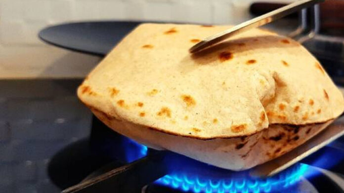 Grilled And Eaten Chapatis, Grilled Chapatis Recipe, Rotis On The Grill, Breads, Chapatis, Meat, Risk Of Getting Cancer, Grilled Chapatis, Effects of Grilled Chapatis, Causes Of Grilled Chapatis, Eating Grilled Chapatis Effects Health, Effects Of Eating Grilled Chapatis, Health News, Health Tips, Healthy Food, Healthy Diet, Fitness, Mango News, Mango News Telugu