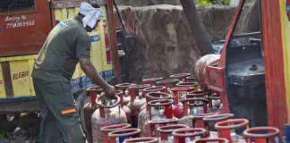 Rising Cooking Gas Prices, Gas Prices, Cooking Gas, Rising Cooking Gas, Gas Rates Reduced, LPG Gas Price Hike, LPG Gas, LPG Gas Increased, Gas, Cooking Gas Increased, Cooking Gas News, Modi, India, BJP, Congress, Live Updates, Breaking News, Headlines, Live News, Mango News, Mango News Telugu