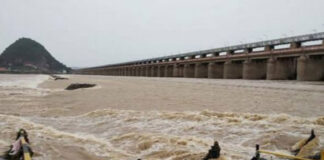 Flood Waters At Record Levels, AP Floods, Danger Warning For Prakasam Barrage, Flood Waters, Prakasam Barrage, Submerged Low Lying Areas, AP Rains, Rains, Rains Alert, Rains In Vijayawada, Vijayawada, Rain Alert, Officials Have Been Alerted, Heavy Rain Are Falling Across AP, Heavy Rain In AP, Weather Report, Red Alert, AP, Heavy Rain, Andhra Pradesh, AP Rain, AP Live Updates, Political News, Mango News, Mango News Telugu