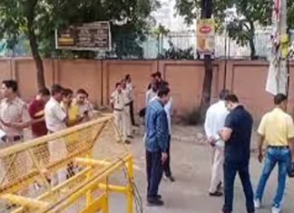 A Huge Explosion Occurred Outside A CRPF School In Prashanth Vihar Of Rohini District, A Huge Explosion Occurred In Delhi, A Huge Explosion, Delhi Huge Explosion, A Huge Explosion Occurred Outside A CRPF School, Prashanth Vihar, Rohini District., Delhi, There Was An Explosion In The National Capital, CRPF School Delhi, Delhi, Delhi Live Updates, Delhi Politics, National News, India, Congress, BJP, PM Modi, Live Updates, Breaking News, Live News, Mango News, Mango News Telugu