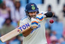 Team Indias Star All Rounder Shardul Thakur Has Been Admitted To The Hospital, Shardul Thakur Has Been Admitted To The Hospital, Shardul Thakur Joined In Hospital, BCCI, Sardhul Thakur, Sardhul Thakur Got Fiver, Sardhul Thakur Joined In Hospital Due To Fiver, Team India, Test Series, WTC Final, Test Format, Cricket, Latest Cricket News, Cricket Live Updates, India, BCCI, Sports News, Sports Live Updates, Mango News, Mango News Telugu