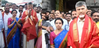 On The Occasion Of Tirumala Brahmotsavam CM Chandrababus Couple Presented Silk Clothes To Shri Venkateswara Swami, Silk Clothes To Shri Venkateswara Swami, Tirumala Brahmotsavam Updates, Tirumala Brahmotsavam News, CM Chandrababu’s Couple Presented Silk Clothes To Shri Venkateswara Swami, Srivari Pattu Vastralu, Tirumala Brahmotsavam, Thirumala Laddu Issue, Varahi Declaration, TTD, Tirumala, Tirumala Tirupati, Venkateswara Swamy, Tirupati, Latest Tirupati News, Andhra Pradesh, AP Live Updates, Live Updates, Breaking News, Headlines, Live News, Mango News, Mango News Telugu