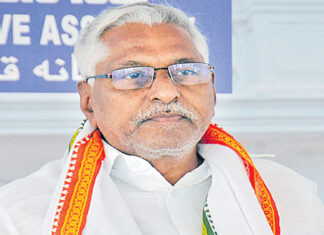 Priority Is Given To Those Who Have Changed Parties MLC Jeevan Reddy, Priority To Who Have Changed Parties, Parties Changed, Congress, Jagtial MLA Dr Sanjay Kumar, Jeevan Reddy, Revanth Reddy, Telangana, Hyderabad Live Updates, Latest Hyderabad News, Telangana, TS Politics, TS Live Updates, Political News, Mango News, Mango News Telugu