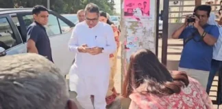 Tina Dabi Is The Collector Who Bowed Five Times In Seven Seconds, Collector Who Bowed Five Times In Seven Seconds, Collector Who Bowed Five Times, Collector Bowed, Tina Dabi Bowed Five Times, Collector Tina Dabi, Satish Poonia, Tina Dabi Is The Collector Who Put The Crooked Sticks, National News, India, Congress, BJP, PM Modi, Live Updates, Breaking News, Live News, Mango News, Mango News Telugu