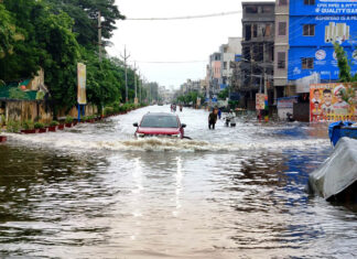 Another Flood Warning For Vijayawada, Flood Warning, Alert Issued In These Areas, Bejawada, Budameru, Kristhanadi, Vijayawada Floods, YCP, Yeleru Receive Heavy Inflows, The Hardships Of The Flood, Flood Victims, Rain Alert, Heavy Rain In AP, Weather Report, AP, Heavy Rain, Andhra Pradesh, AP Rains, AP Live Updates, Political News, Mango News, Mango News Telugu
