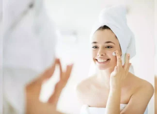 Glowing Face Without A Facial, Glowing Face, Without A Facial, Facial For Glowing Face, Facial, Beauty Tips, Facial, Simple Beauty Enhancements At Home, Tips For Glowing Face, Glowing Face Tips, Facial Tips At Home, Facial Tips, Best Skin Care Tips, Skin Care, Diet Plan for Glowing Skin, Juice for Healthy Skin, Clear Skin, Juices for Glowing Skin, Anti Acne Diet, Health, Health News, Health Tips, Healthy Food, Healthy Diet, Fitness, Mango News, Mango News Telugu