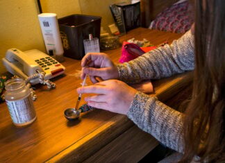 Life Threatening Painkiller: The Drug Shaking America, The Drug Shaking America, Life Threatening Painkiller, Painkiller Shaking America, A Life Killing Pain Killer, America, Fentanyl Pain Killer, The Drug That Makes America Tremble, New York, America, USA, America News, America Live Updates, National News, International News, Live Updates, Breaking News, Headlines, Live News, Mango News, Mango News Telugu