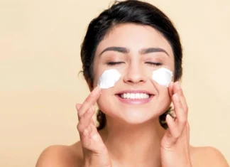 Is Your Skin Cracking In Winter Causes Solutions Tips, Skin Cracking In Winter, Skin Cracking Solutions, Skin Cracking Tips, Winter Skin Cracking, Best Skin Care Tips, Skin Care, Diet Plan for Glowing Skin, Juice for Healthy Skin, Clear Skin, Juices for Glowing Skin, Anti Acne Diet, Health, Health News, Health Tips, Healthy Food, Healthy Diet, Fitness, Mango News, Mango News Telugu