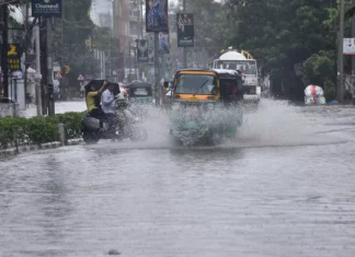 Meteorological Department Warns AP, Alert For Farmers And Fishermen, Rain, Rainfall, AP Weather Report, Meteorological Department, Rain Alert, IMD, IMD Alert, Officials Have Been Alerted, Heavy Rain Are Falling Across AP, Heavy Rain In AP, Weather Report, Red Alert, AP, Heavy Rain, Andhra Pradesh, AP Rains, AP Live Updates, Political News, Mango News, Mango News Telugu