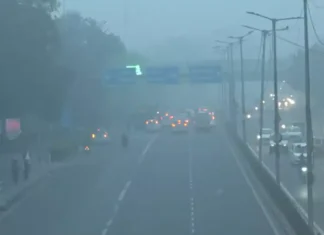 Changes In Timings Of Offices In Delhi, Changes In Timings, Timings Of Offices In Delhi, Offices In Delhi, Air Quality Index, Central Pollution Control Board, Delhi Air Pollution, Fog Covered Delhi, Thick Smog, Visibility Dropped To Zero, Delhi, Delhi Live Updates, Delhi Politics, National News, India, Congress, BJP, PM Modi, Live Updates, Breaking News, Live News, Mango News, Mango News Telugu