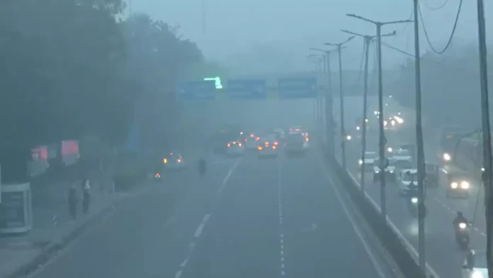 Changes In Timings Of Offices In Delhi, Changes In Timings, Timings Of Offices In Delhi, Offices In Delhi, Air Quality Index, Central Pollution Control Board, Delhi Air Pollution, Fog Covered Delhi, Thick Smog, Visibility Dropped To Zero, Delhi, Delhi Live Updates, Delhi Politics, National News, India, Congress, BJP, PM Modi, Live Updates, Breaking News, Live News, Mango News, Mango News Telugu
