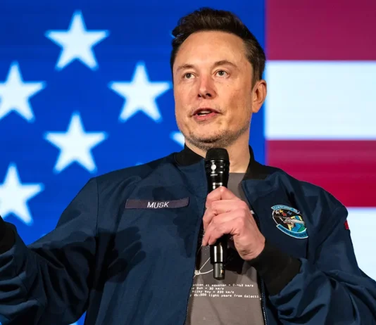 Musk Is The First Billionaire To Cross 300 Billion, First Billionaire To Cross 300 Billion, 300 Billion, Amazon Founder Jeff Bezos, Bernard Arnault And Family, Meta CEO Mark Zuckerberg, Musk Is The First Billionaire To Cross $300 Billion, Oracle CEO Larry Ellison, Tesla Elon Musk, Billionaire, National News, International News, Live Updates, Breaking News, Headlines, Live News, Mango News, Mango News Telugu