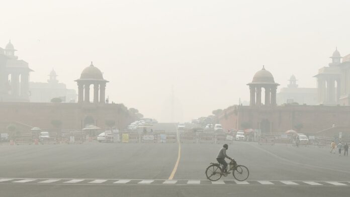 Heavy Air Pollution In Delhi