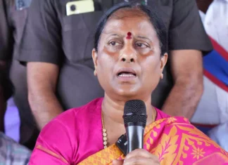 Minister Konda Surekha In Another Controversy Video Goes Viral, Minister Konda Surekha In Another Controversy, Another Controversy, Another Controversy Konda Surekha, Konda Surekha Controversy Video Goes Viral, Konda Surekha, Konda Surekha Comments On KCR, Minister Konda Surkeha, Konda Surekha Made Hot Comments On KCR, Konda Surekha Comments On KCR, Controversy Over Minister Konda Surekhas, Konda Surekha Viral Video, Latest Konda Surekha News, Telangana, TS Politics, TS Live Updates, Political News, Mango News, Mango News Telugu