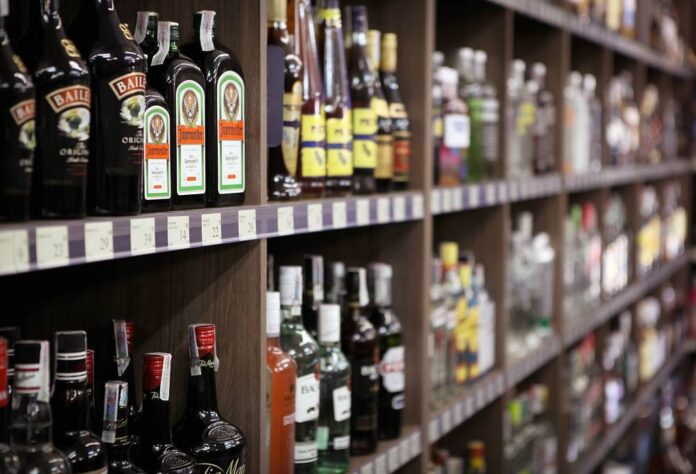 AP Governments Sensational Decision, Sensational Decision, Sensational Decision By AP Government, AP Government, AP Government Decision, CM Chandrababu, Exise Department, Liquor Is Sold At Prices Higher Than MRP, P Liquor Shops, AP Liquor Shops News, AP Liquor Shop Tenders, Liquor Shop, Branded Liquor, Jana Sena, Liquor, TDP, YCP, Andhra Pradesh, AP Live Updates, AP Politics, Political News, Live Updates, Breaking News, Headlines, Live News, Mango News, Mango News Telugu