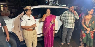 AP Home Ministers Surprise Visit To A Roadside Tea Stall Shocks Everyone, AP Home Ministers Surprise, Surprise Visit To A Roadside Tea, Roadside Tea Stall, Tea Stall, AP Home Minister, Minister Interaction, Roadside Moments, Tandoori Tea, Tea Stall Surprise, Andhra Pradesh, AP Live Updates, AP Politics, Political News, Live Updates, Breaking News, Headlines, Live News, Mango News, Mango News Telugu