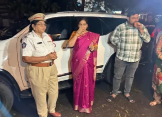 AP Home Ministers Surprise Visit To A Roadside Tea Stall Shocks Everyone, AP Home Ministers Surprise, Surprise Visit To A Roadside Tea, Roadside Tea Stall, Tea Stall, AP Home Minister, Minister Interaction, Roadside Moments, Tandoori Tea, Tea Stall Surprise, Andhra Pradesh, AP Live Updates, AP Politics, Political News, Live Updates, Breaking News, Headlines, Live News, Mango News, Mango News Telugu