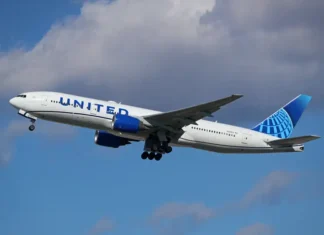 Mid Air Chaos Toilet Leak Floods American Airlines Cabin Leaves Passengers Stunned, Mid Air Chaos, Toilet Leak Floods American Airlines, American Airline, Toilet Leak American Airlines, American Airlines Flood, Mid Air Emergency, Passenger Safety, Toilet Leak, Viral Incident, New York, America, USA, America News, America Live Updates, National News, International News, Live Updates, Breaking News, Headlines, Live News, Mango News, Mango News Telugu