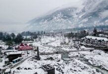 Heavy Snowfall In Manali Huge Traffic Jam, Manali Huge Traffic Jam, Huge Traffic Jam In Manali, Heavy Snowfall, Heavy Snowfall In Manali, Snowfall In Manali, Manali, Manali Solanganala Road, Snowfall In Himachal, Solanganala, India, National News, PM Modi, Live Updates, Breaking News, Live News, Mango News, Mango News Telugu