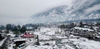 Heavy Snowfall In Manali Huge Traffic Jam, Manali Huge Traffic Jam, Huge Traffic Jam In Manali, Heavy Snowfall, Heavy Snowfall In Manali, Snowfall In Manali, Manali, Manali Solanganala Road, Snowfall In Himachal, Solanganala, India, National News, PM Modi, Live Updates, Breaking News, Live News, Mango News, Mango News Telugu