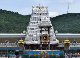 Rush Peaks In Tirumala TTDs New Move To Ensure Devotee Friendly Services, Rush Peaks In Tirumala, TTDs New Move To Ensure Devotee Friendly Services, TTDs New Move, Devotee Friendly Services, Devotee Services, Tirumala Rush, Tirumala Updates, TTD Name Badges, TTD New Rules, Tirumala, Tirumala Tirupati, Venkateswara Swamy, Tirupati, Latest Tirupati News, Andhra Pradesh, AP Live Updates, Live Updates, Breaking News, Headlines, Live News, Mango News, Mango News Telugu