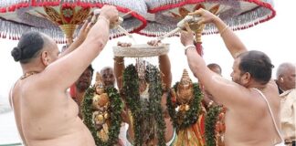 Srivari Snapana Thirumanjanam At Maha Kumbh Mela A Spiritual Spectacle On Ganga Banks, Srivari Snapana Thirumanjanam, Maha Kumbh Mela A Spiritual Spectacle On Ganga Banks, Devotee Services, Maha Kumbh Mela, Spiritual Celebrations, Srivari Rituals, TTD Events, Kumbh Mela, Kumbh Mela A Grand Festival, Maha Kumbh Mela Prayagraj 2025, Maha Kumbh Mela 2025,Ganga, Godavari, Kaveri, Prayagraj, Tungabhadra, Yamuna, India, National News, Live Updates, Breaking News, Headlines, Live News, Mango News, Mango News Telugu