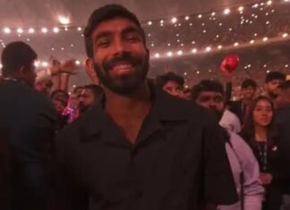 Jasprit Bumrah Steals The Show At Narendra Modi Stadiums Cold Play Concert, Jasprit Bumrah Steals The Show, Cold Play Concert, Cold Play Concert, Cricket And Music, Jasprit Bumrah, Narendra Modi Stadium, Viral Video, IND Vs ENG, IND Vs ENG T20 Series, Cricket, Latest Cricket News, Cricket Live Updates, India, BCCI, Sports News, Sports Live Updates, Mango News, Mango News