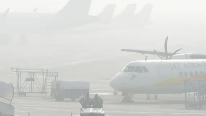 Visibility In The Capital Delhi Is Zero, Visibility In Delhi, AQI, C.P.C.B, D.I.A.L, Delhi Airport, IMD, Air Pollution, AQI, Delhi Weather, GRAP, Winter, Air Pollution In Delhi, Delhi Air Pollution Increasing, Day By Day Delhi Pollution Increasing, Air Pollution In Delhi Is Increasing, AQI, Delhi Air Pollution, Delhi Pollution, Pollution, Delhi, Delhi Live Updates, Delhi Politics, National News, India, Congress, BJP, PM Modi, Live Updates, Breaking News, Live News, Mango News, Mango News Telugu