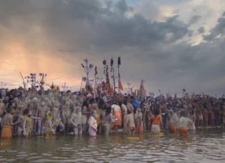 మహాకుంభమేళాకు పోటెత్తుతున్న విదేశీ పర్యాటకులు.. Foreign Tourists Flocking To The Mahakumbh Mela