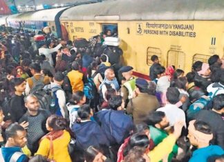 న్యూఢిల్లీ రైల్వే స్టేషన్లో తొక్కిసలాట కారణం అదేనా..? Chaos In Seconds What Really Happened At New Delhi Railway Station