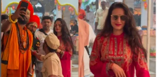 Maha Shivaratri Ameesha Patel Faces Discomfort Amid Fan Frenzy At Temple, Ameesha Patel Faces Discomfort, Ameesha Patel Faces Discomfort Amid Fan Frenzy At Temple, Ameesha Patel, Bollywood Actress, Maha Shivaratri, Temple Security, Viral Video, Maha Shivaratri,Maha Shivaratri 2025,Maha Shivaratri Songs 2025,Maha Shivaratri Special, Bollywood, Bollywood News, Bollywood Live Updates, Bollywood Latest News, Movie News, Movie Updatwes, Mango News, Mango News Telugu