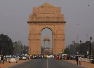 దేశ రాజధాని ఢిల్లీలో భూకంపం.. బీహార్ లోను.. వరుస ప్రకంపనలతో భయాందోళనలో ప్రజలు Early Morning Tremors Panic Strikes Delhi NCR As Earthquake Hits