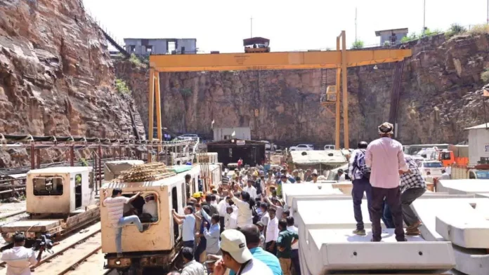 SLBC Tunnel Operations Are Being Hampered At Every Step, SLBC Tunnel, Tunnel Operations, SLBC, Rescue Personnel, SLBC Tunnel Operations, SLBC, Telangana Tunnel Mishap, Telangana Tunnel Collapse, Hyderabad, Hyderabad Live Updates, Latest Hyderabad News, Telangana, TS Politics, TS Live Updates, Political News, Mango News, Mango News Telugu
