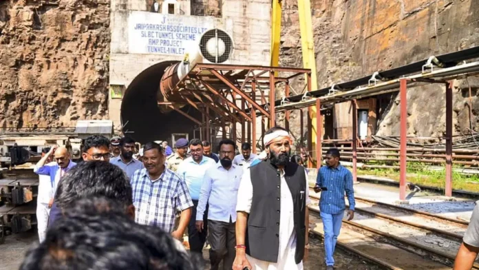 Rat Hole Miners Enter The Scene In The SLBC Incident, Rat Holes Miners, SLBC Incident, SLBC Tunnel, Tunnel Operations, SLBC, Rescue Personnel, SLBC Tunnel Operations, SLBC, Telangana Tunnel Mishap, Telangana Tunnel Collapse, Hyderabad, Hyderabad Live Updates, Latest Hyderabad News, Telangana, TS Politics, TS Live Updates, Political News, Mango News, Mango News Telugu