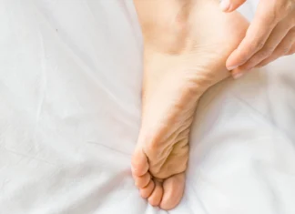 పాదాల పగుళ్లకు చెక్ పెట్టాలంటే.. To Check For Cracked Feet, Cracked Heels, Cracked Heels Remedies, Cracked Feet Remedies at Home, Cracked Heels Causes, Cracked Feet, Soft Feet, To Check For Cracked Feet, Feet Problems, Health News, Health Tips, Healthy Food, Healthy Diet, Fitness, Mango News, Mango News Telugu