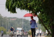 AP Residents Are Suffocating From The Sun And Hot Winds, Sun And Hot Winds, Hot Winds In AP, Andhra Pradesh Weather, Andhra Pradesh Weather Today Temperatures, Suffocating From The Sun And Hot Winds, Heat, Rising Temperatures, Summer, Weather Report, Heat, Heatwaves, IMD, Andhra Pradesh, AP Live Updates, AP Politics, Telangana, TS Live Updates, Political News, Live Updates, Breaking News, Headlines, Live News, Mango News, Mango News Telugu