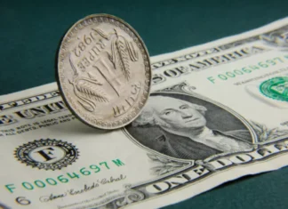 పుంజుకుంటున్న రూపాయి: రెండేళ్ల గరిష్టానికి పెరిగిన విలువ