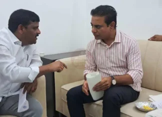 తెలంగాణ రాజకీయాల్లో ఆసక్తికర పరిణామం..కేటీఆర్, హరీష్ రావుతో తీన్మార్ మల్లన్న భేటీ! Teenmar Mallanna Meets BRS Leaders A New Political Twist, Teenmar Mallanna Meets BRS Leaders, A New Political Twist, BC Reservations Bill, BRS Meeting, Congress Suspension, Harsih Rao, KTR, Teenmar Mallanna, Telangana Politics, Hyderabad, Hyderabad Live Updates, Latest Hyderabad News, Telangana, TS Politics, TS Live Updates, Political News, Mango News, Mango News Telugu