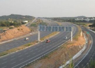 Another Service Road In Telangana, Another Service Road, Telangana Another Service Road, Outer Ring Road, Service Road, Hyderabad, Hyderabad Live Updates, Latest Hyderabad News, Telangana, TS Politics, TS Live Updates, Political News, Mango News, Mango News Telugu