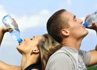 తిన్న వెంటనే నీళ్లు తాగే అలవాటు మీకు కూడా ఉందా?