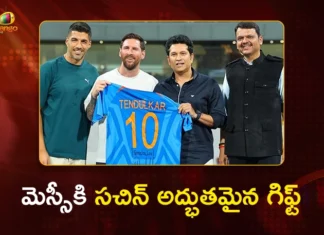 GOAT India Tour Sachin Tendulkar Gifts Lionel Messi 2011 World Cup Jersey