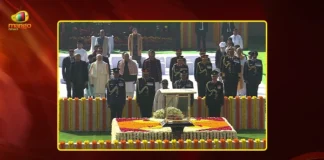 మహాత్మా గాంధీ వర్ధంతి.. రాజ్ఘాట్లో రాష్ట్రపతి ముర్ము, ప్రధాని మోదీ ఘన నివాళి President Murmu, PM Modi Pays Tributes to Mahatma Gandhi on His Death Anniversary