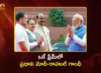 PM Modi Talks to Rahul Gandhi at Paying Tribute to Jyotiba Phule, Video Goes Viral