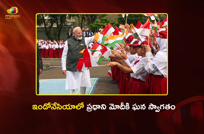 PM Modi Receives Grand Welcome By Indonesian President Prabowo Subianto At Jakarta Airport PM Modi Receives Grand Welcome By Indonesian President Prabowo Subianto At Jakarta Airport